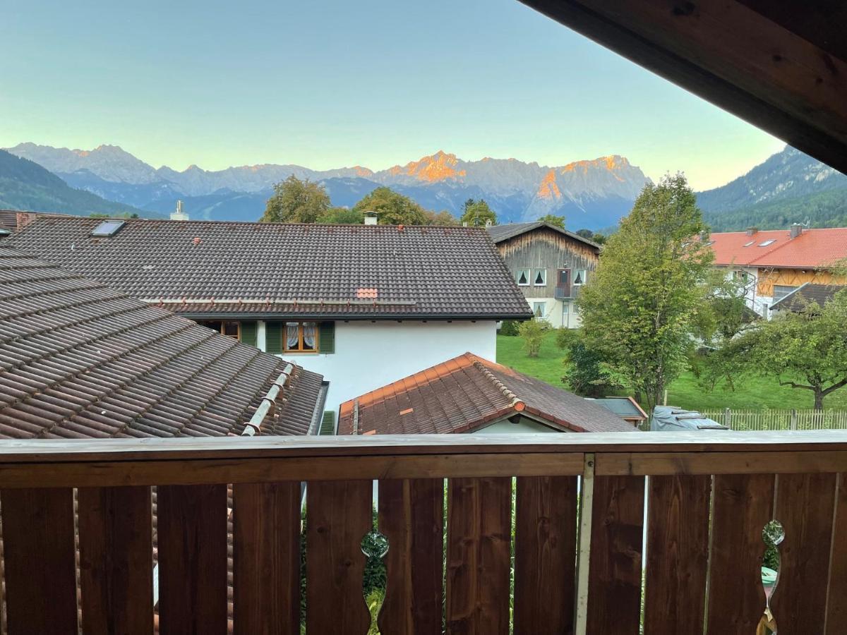 פארכאנט Dachgeschosswohnung Mit Traumhaftem Zugspitzblick Bei Garmisch מראה חיצוני תמונה