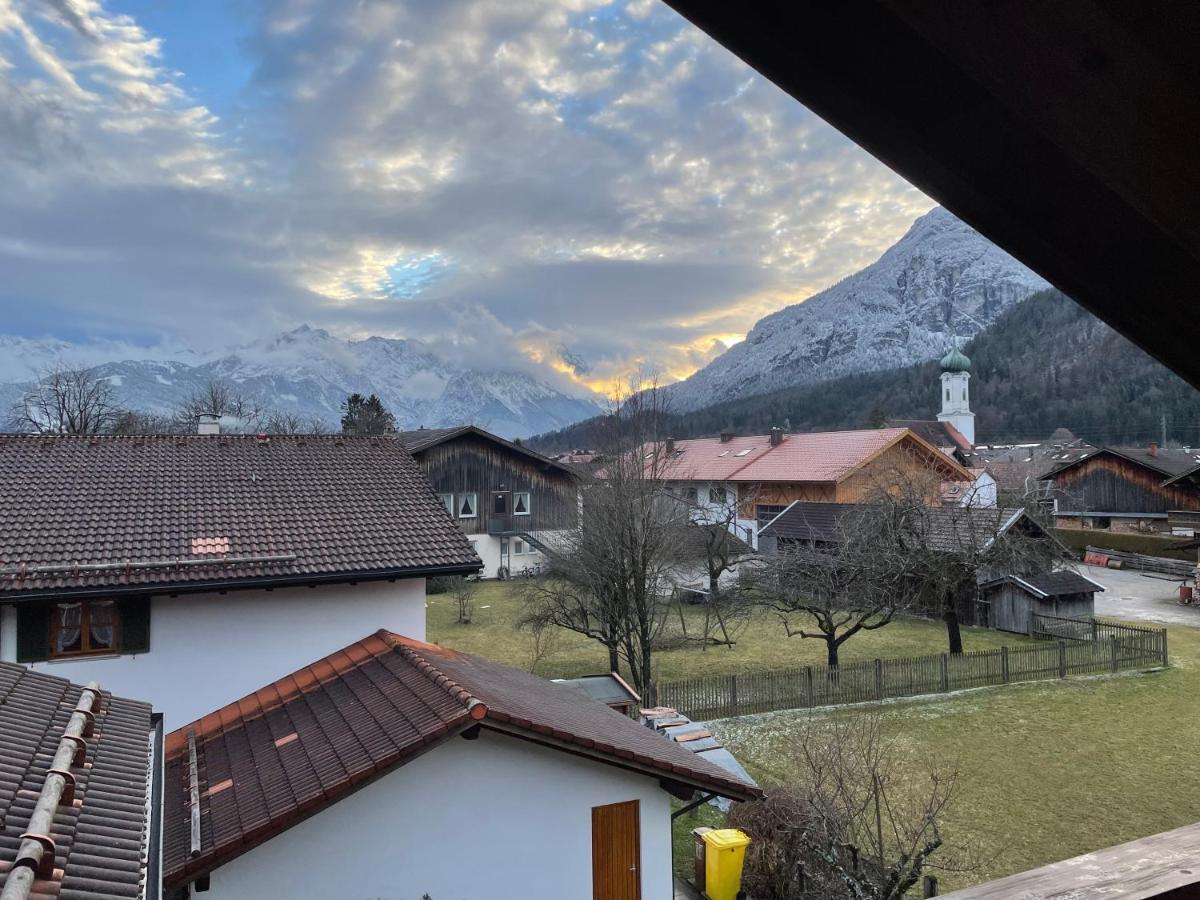 פארכאנט Dachgeschosswohnung Mit Traumhaftem Zugspitzblick Bei Garmisch מראה חיצוני תמונה