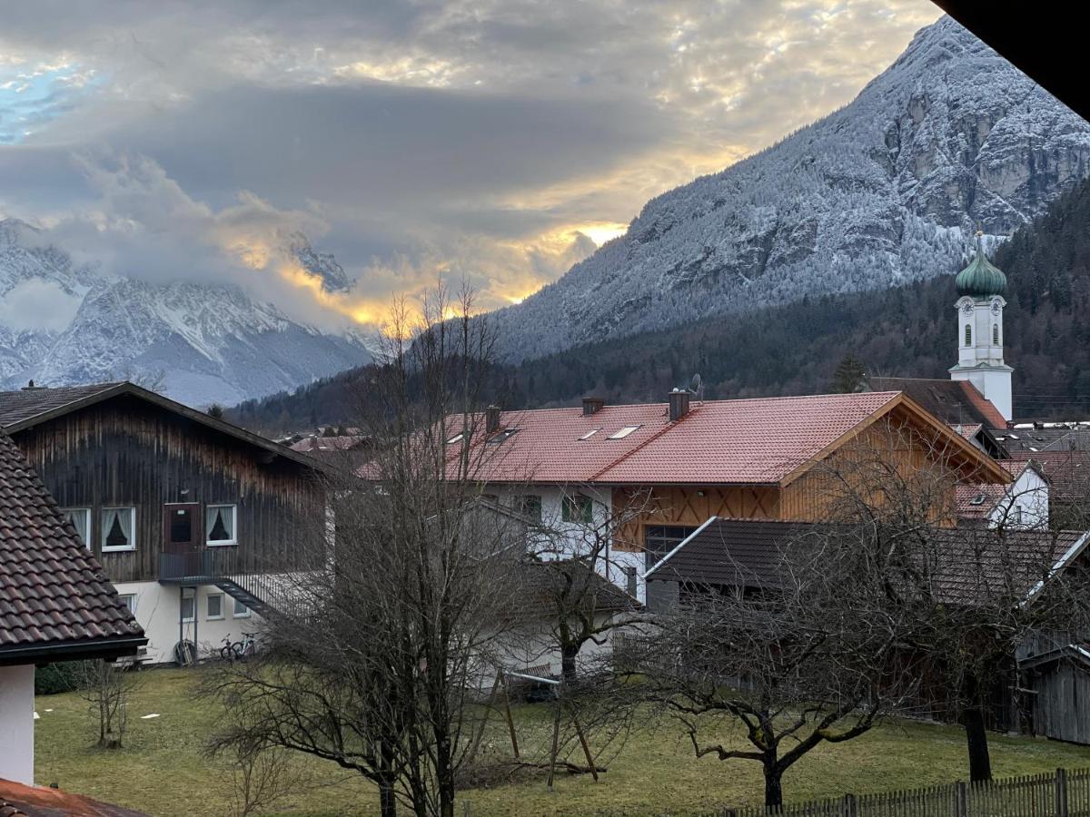 פארכאנט Dachgeschosswohnung Mit Traumhaftem Zugspitzblick Bei Garmisch מראה חיצוני תמונה