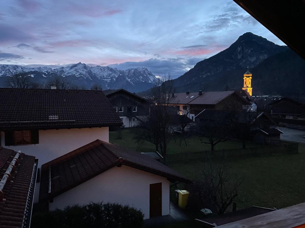 פארכאנט Dachgeschosswohnung Mit Traumhaftem Zugspitzblick Bei Garmisch מראה חיצוני תמונה