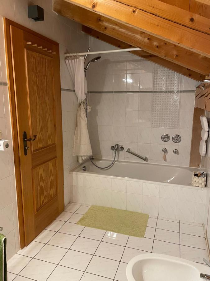 פארכאנט Dachgeschosswohnung Mit Traumhaftem Zugspitzblick Bei Garmisch מראה חיצוני תמונה