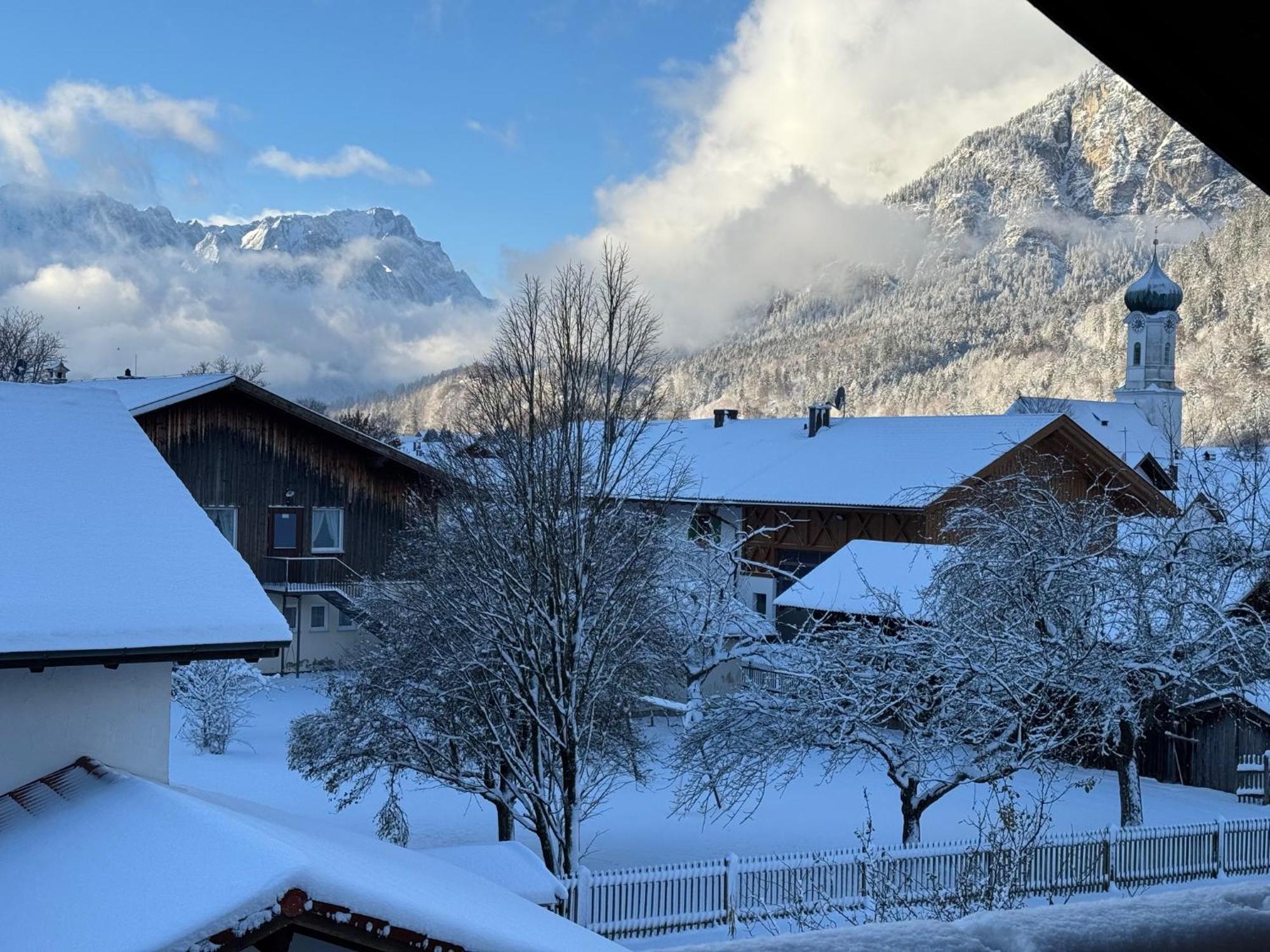 פארכאנט Dachgeschosswohnung Mit Traumhaftem Zugspitzblick Bei Garmisch מראה חיצוני תמונה